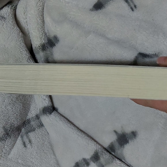 Throne of Glass by Sarah J Maas - Picture 5 of 6